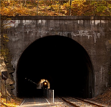 火车头,隧道