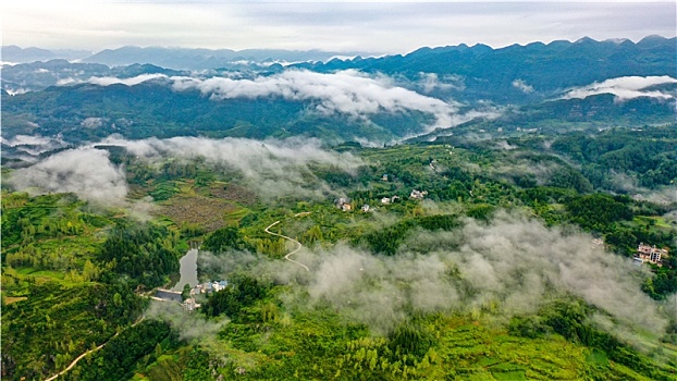 重庆酉阳,雨后清晨乡村如仙境