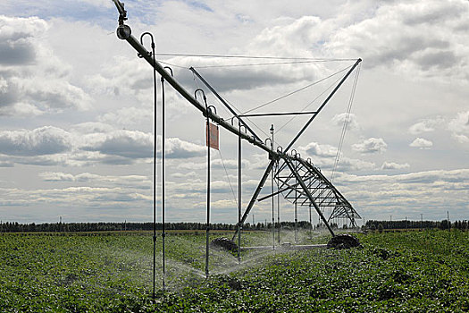 现代农业大型喷灌设备