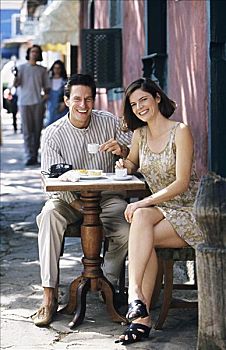 西班牙裔,伴侣,享受,咖啡,人行道
