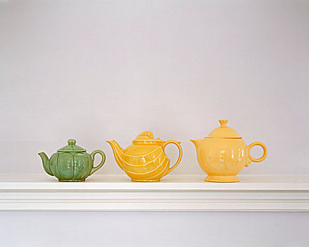 三个,茶壶,白色,架子