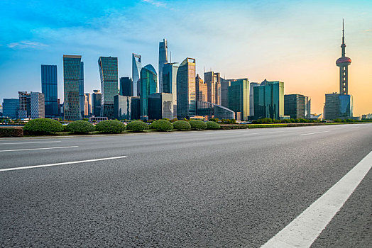 沥青路面和建筑景观