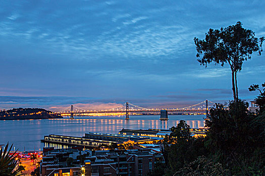 码头,海湾大桥,恩巴卡德罗,黎明,旧金山,加利福尼亚,美国