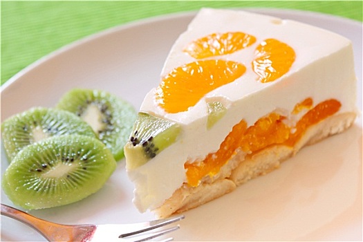 克莱门氏小柑橘,猕猴桃,蛋糕