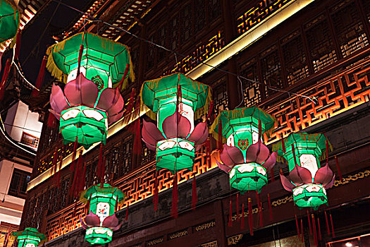 上海豫园的元宵灯会夜景