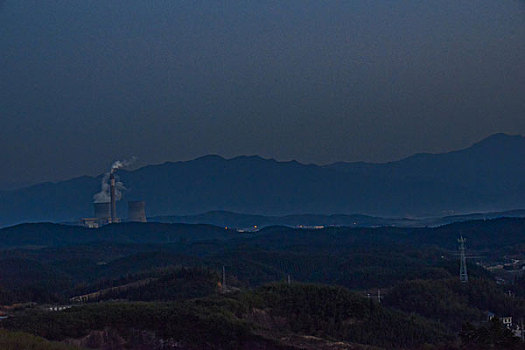 山,丹霞,群山,烟囱,冷却塔,山脉,黄昏,红光,坡顶,驴友,旅行,地质公园,丹霞地貌,灌木,树,草,水潭,素材,平面设计