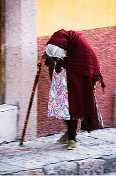 老,女士,走,手杖,圣米格尔,瓜纳华托,墨西哥