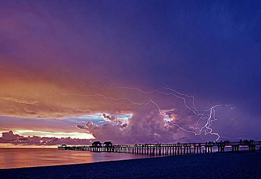 佛罗里达,那不勒斯,海滩,落日,码头,闪电