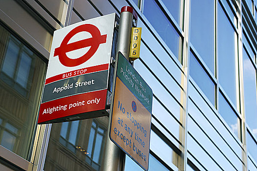 英格兰,伦敦,公交车站,标识,户外,现代办公室,建筑,街道