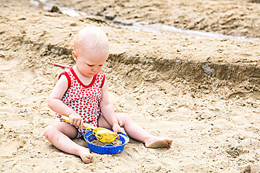 婴儿,玩,沙子