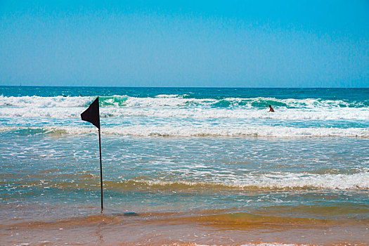 黑色,警告,旗帜,标记,限制,安全,游泳,区域,漂亮,海滩,蓝天,蓝绿色海水,以色列