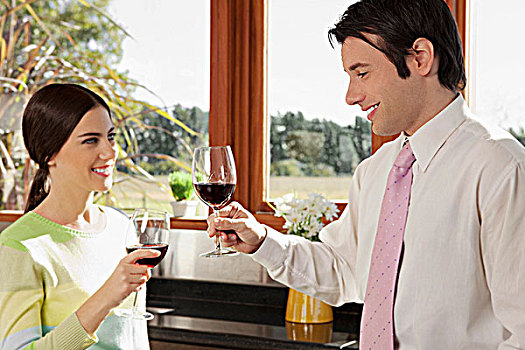 伴侣,祝酒,葡萄酒,厨房