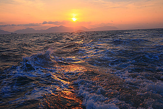 海浪,浪花,大海,海洋,阳光,广阔,翻腾