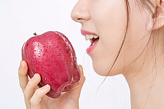 健康的生活方式,吃苹果的特写镜头,牙齿,美女