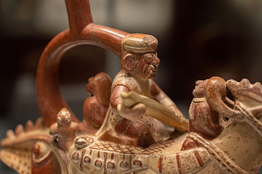 秘鲁中央银行附属博物馆莫切文化船形陶瓶