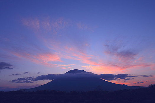 山,早晨