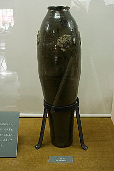 内蒙古博物馆陈列金代牛腿瓶