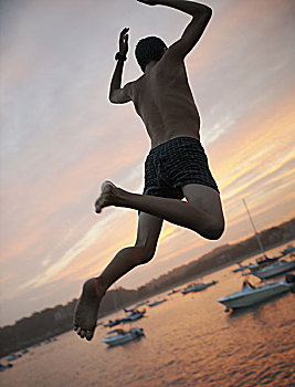 男孩,跳跃,码头,水,日落,海岸