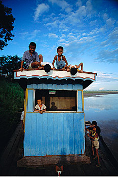一群孩子,小屋,万象,老挝