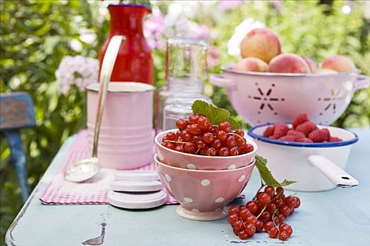 桃,浆果,酱罐,花园桌