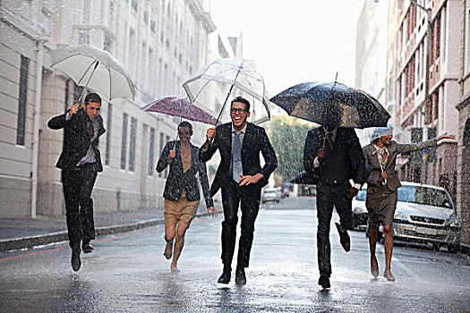 商务人士,伞,跑,下雨,街道