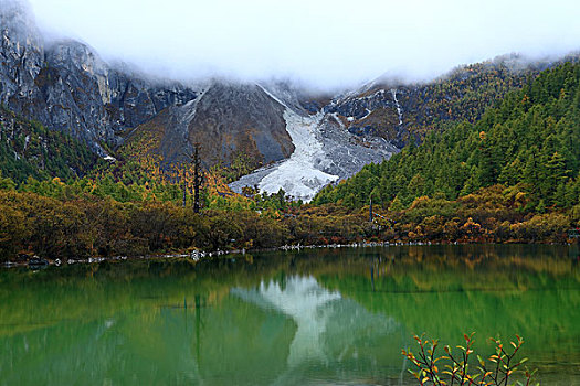 四川亚丁风景区珍珠海