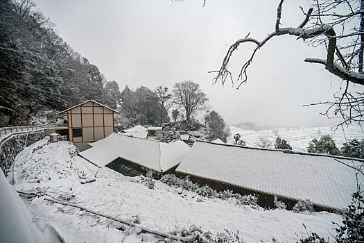 重庆酉阳,千氹田边飞白雪