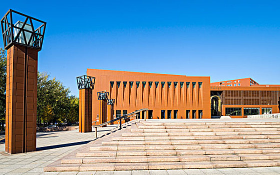 清華大學校史館建筑外觀與地面廣場