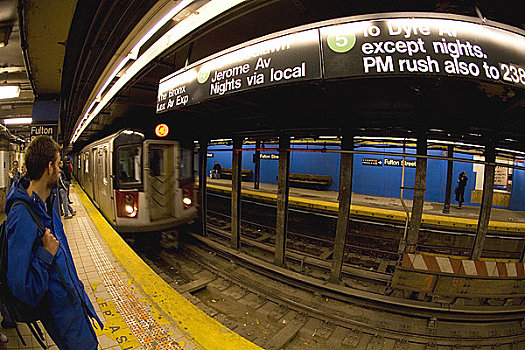 男青年,男性,乘客,等待,地铁,铁路,纽约,美国