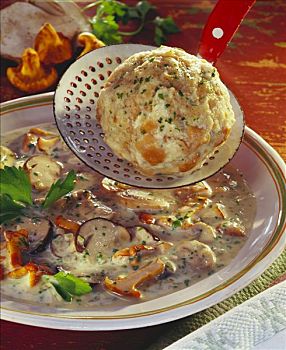蘑菇汤,面包布丁,长柄勺,上方,盘子