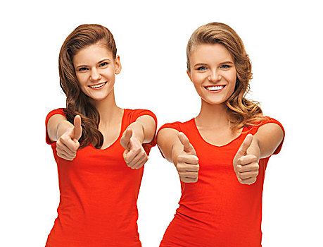 两个,少女,红色,t恤,展示,竖大拇指