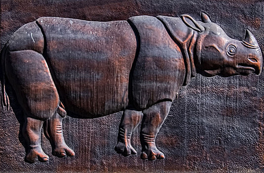 野生动物犀牛浮雕石刻工艺装饰物