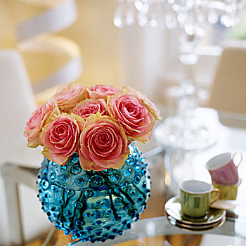 粉色,玫瑰,球体,蓝色,玻璃花瓶,摩卡咖啡,杯子,桌上