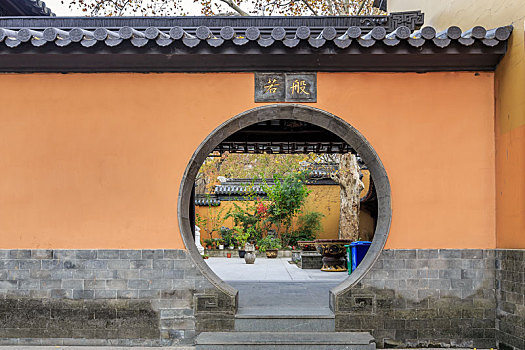 南京灵谷寺寺院圆月门