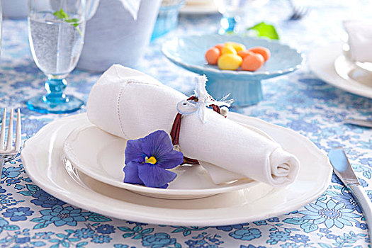 复活节,餐具摆放,餐巾环,蓝色,三色堇