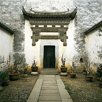 安徽黟县卢村木雕楼大门