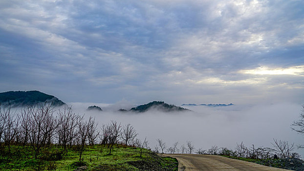 重庆酉阳,平流雾漫美乡村