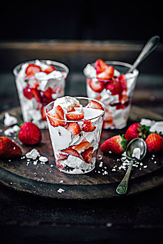 酸奶,草莓,凌乱