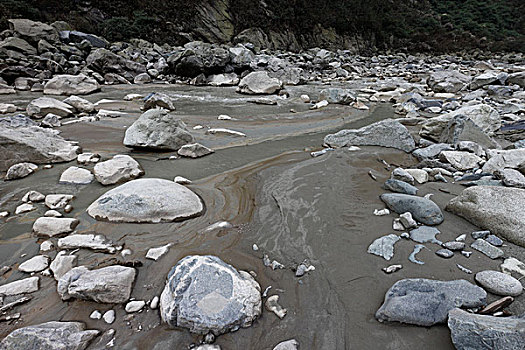 四川映秀,河滩,乱石,汽车素材