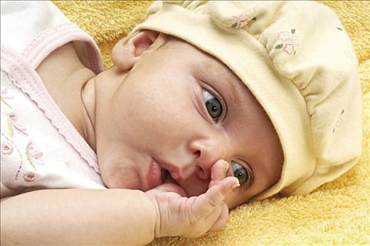 婴儿,戴着,帽子,吮,大拇指