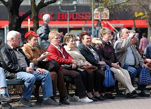 德国人,退休,坐,一起,公园长椅
