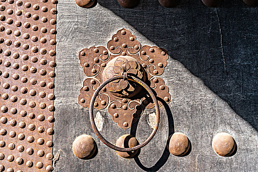 中国古代门上的装饰物铺首