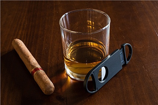 玻璃杯,威士忌,雪茄,切割器具