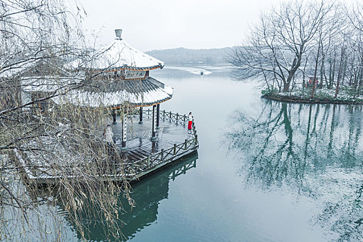杭州西湖茅家埠雪景