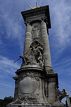 法国巴黎--亚历山大三世桥,文艺复兴时期的法国雕像