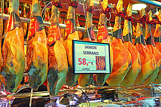 西班牙山火腿,市场货摊,巴塞罗那,西班牙