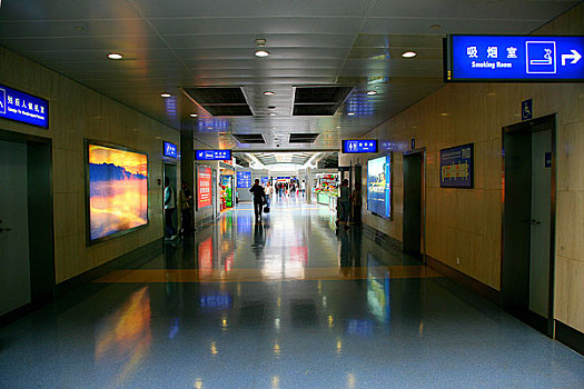 重庆江北机场候机大厅通道