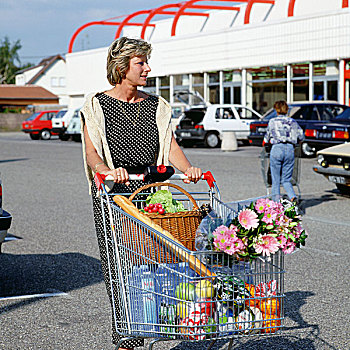 成年,女人,超市,购物车