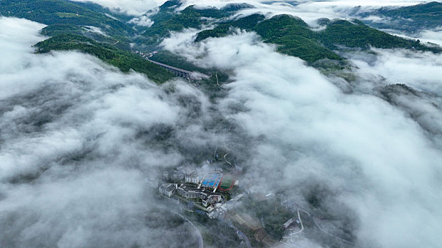 重庆酉阳,雾海扮靓美乡村