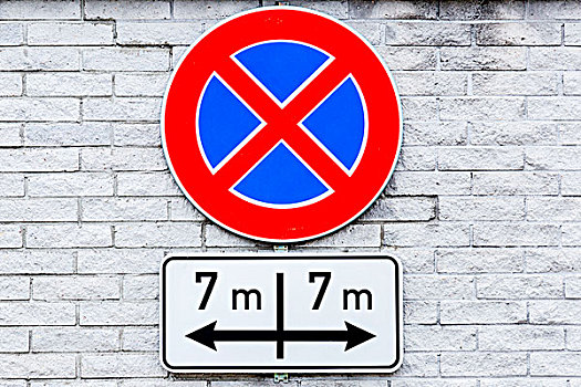 禁止停车,标识,右边,左边,里加,拉脱维亚,欧洲